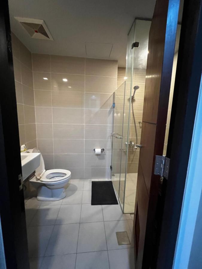 1 Bedroom Uptown Bgc Across Uptown Mall Manila Luaran gambar