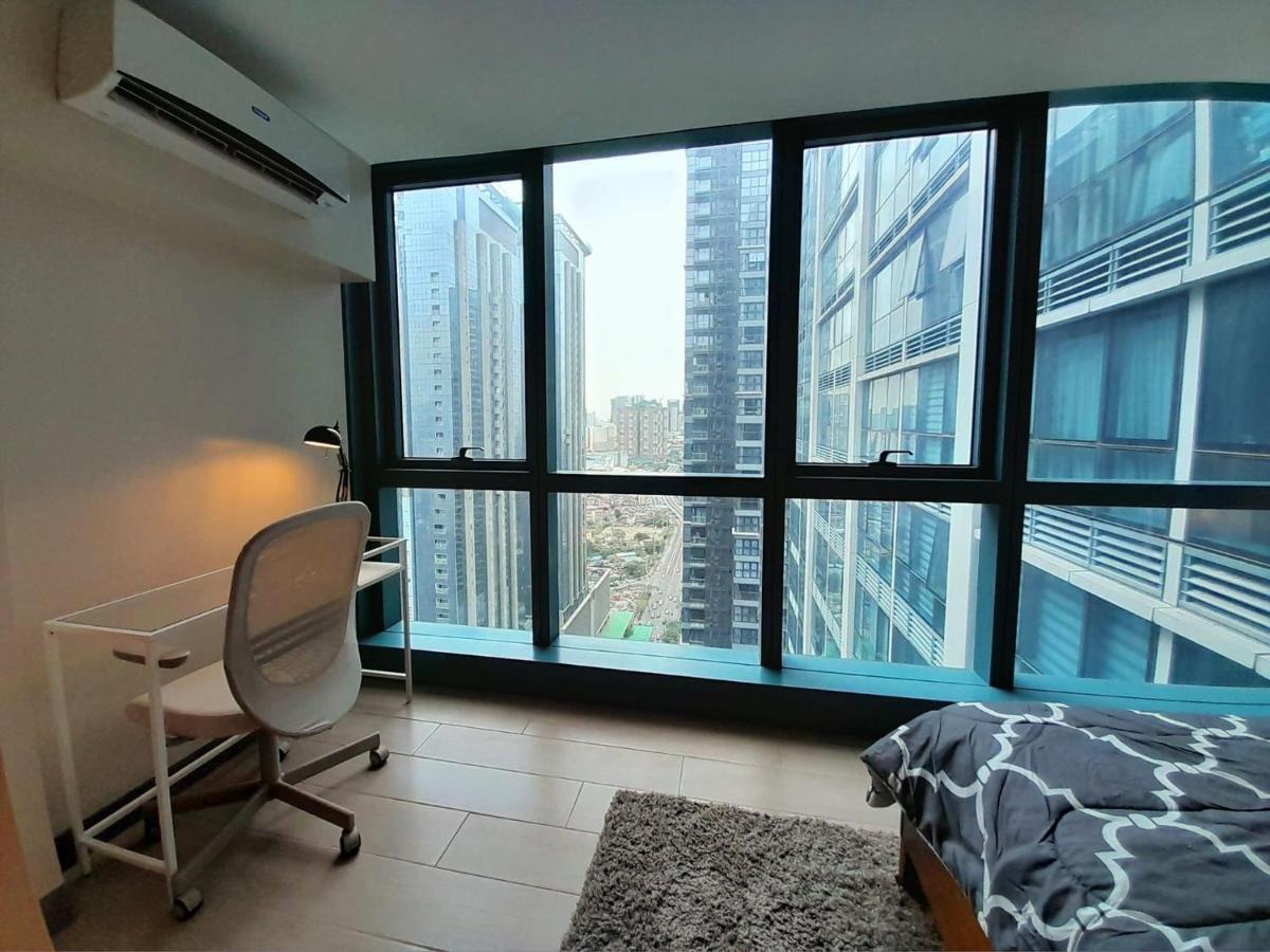 1 Bedroom Uptown Bgc Across Uptown Mall Manila Luaran gambar